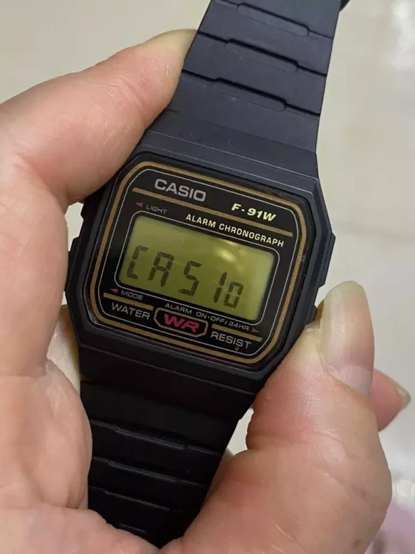 Casio Relógio esportivo digital clássico F91W-1 Preto Dourado - Image 5